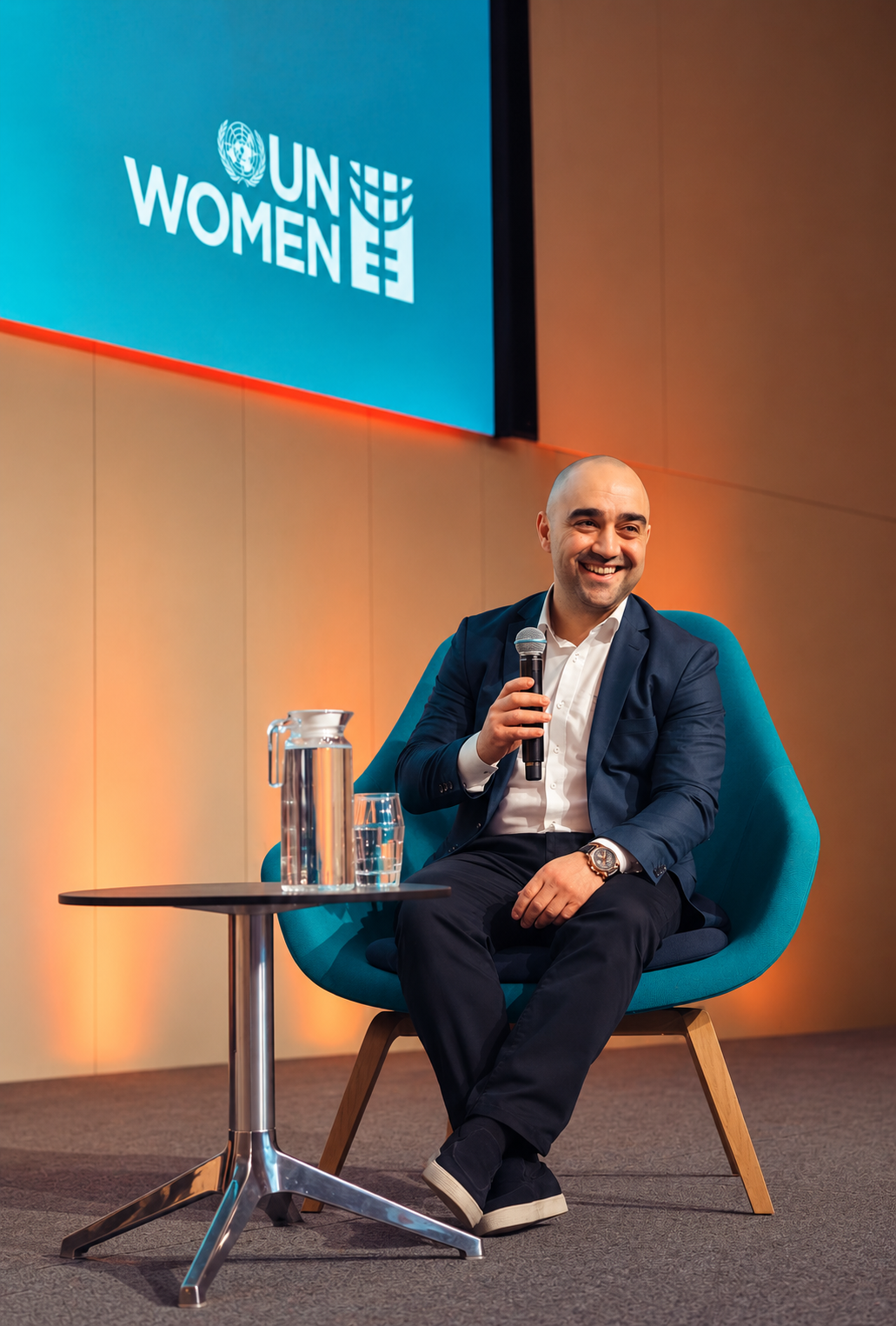 Mohamad Mosleh speaking with a microphone at a UN Women event
